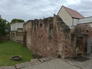 Reste der Synagoge und der Frauenschul